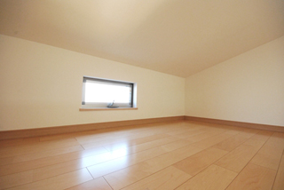 屋根裏収納