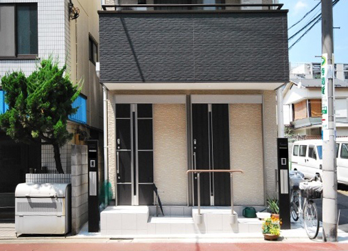 外観、玄関