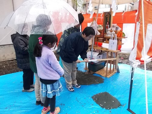 初めて土をおこす「穿初（うがちぞめ）」 