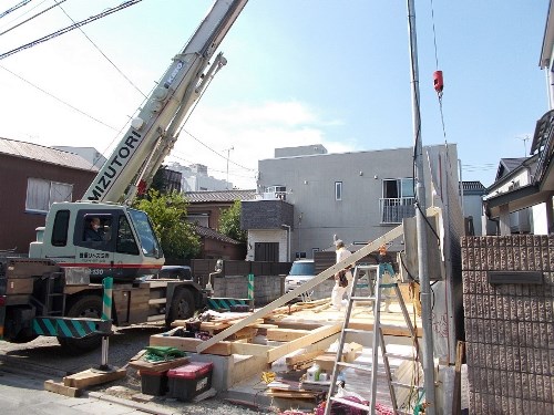 1階外壁建て起こし完了・8 