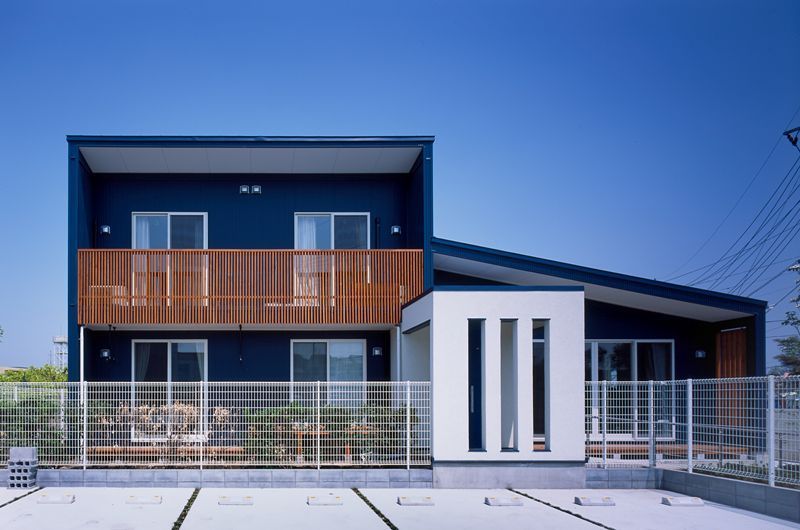 モダンな外観と自然素材を使用した本格的和室付き二階建て住宅