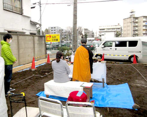 仏式による起工式（神道では地鎮祭または地祭り）