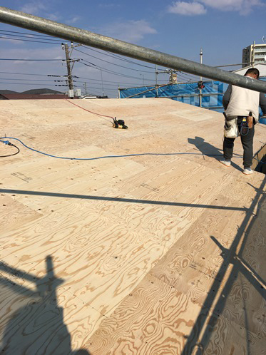 （画像１）屋根野地板合板貼り 