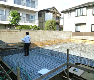 基礎工事進行中・４